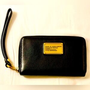 Marc Jacobs Classic Q Wingman Wristlet Wallet, Black Leather
